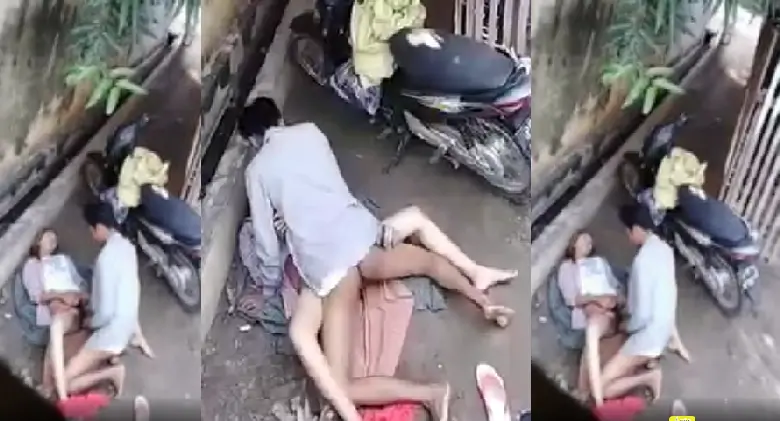 ခြံထဲမှာ ဖြုတ်တဲ့ အတွဲ