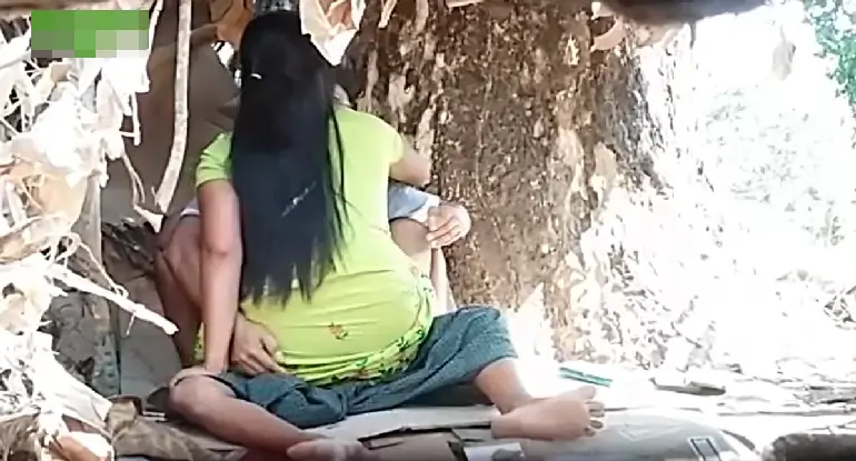 ကောင်မလေး က တက်ကြိတ်တဲ့ မြန်မာချောင်းရိုက်